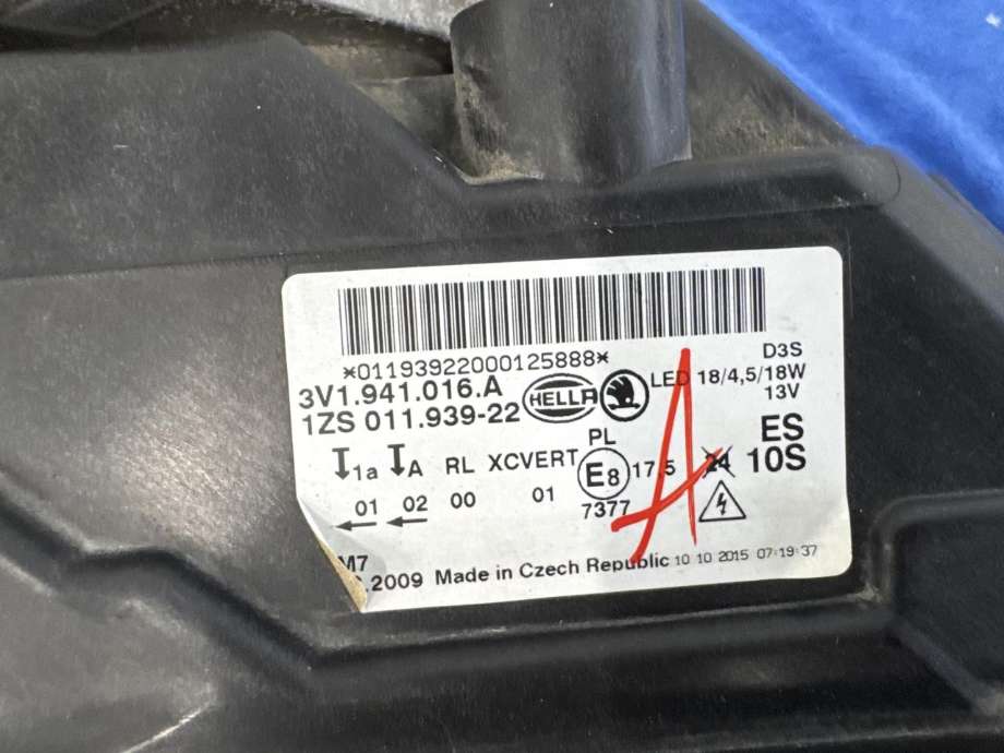 Frontlykt høyre xenon til Škoda Superb 2015-->> (Type III)  (3V1941018A|3V1941016A|)