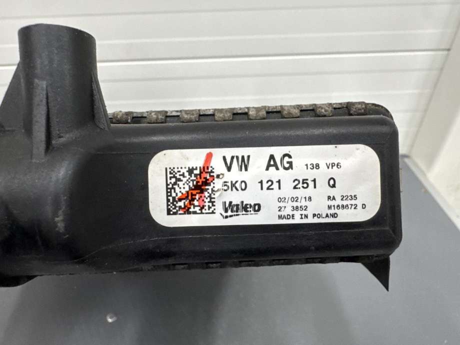 Radiator (manuell gir) til VW Caddy 2015-2020 (Type III, Fase 3) (5K0 121 251 Q|)
