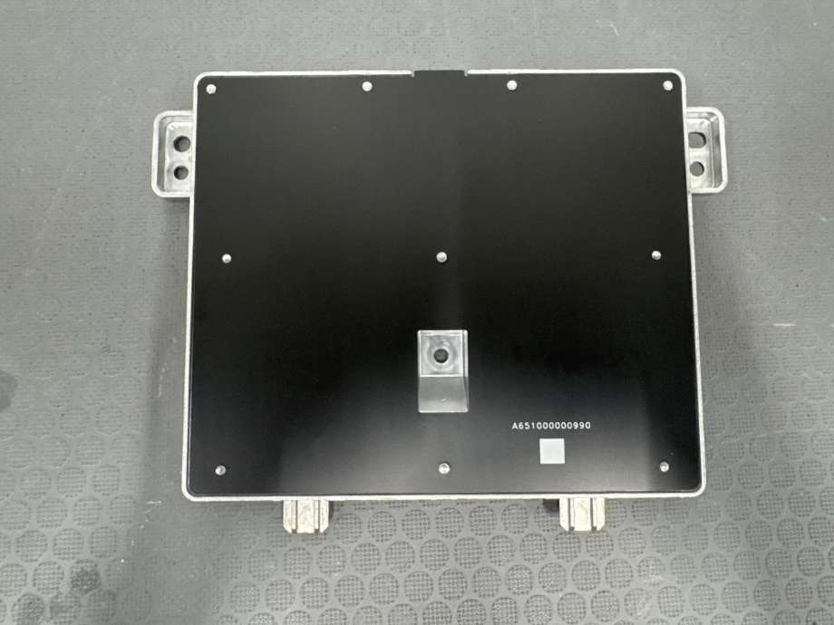 Dashbord trådløs mobillader til Tesla Model Y 2021-2024 (Type I)  (1755100-00-D|)