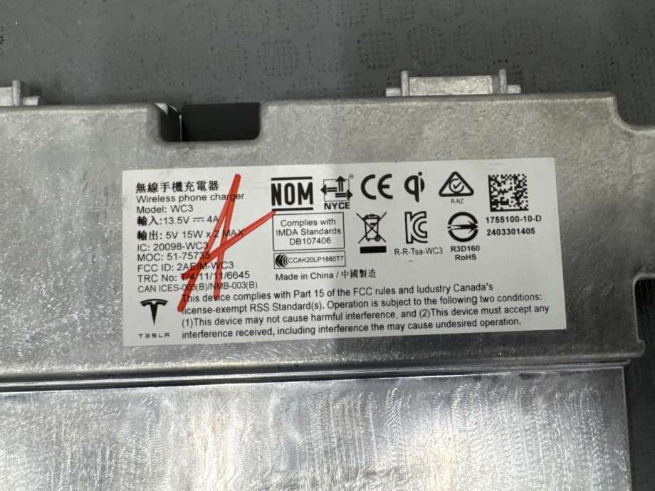Dashbord trådløs mobillader til Tesla Model Y 2021-2024 (Type I)  (1755100-00-D|)