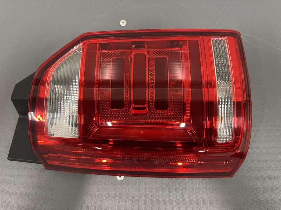 Baklykt venstre til VW Transporter / Caravelle 2015-2019 (T6) (T6) (7E0 945 207 E|)