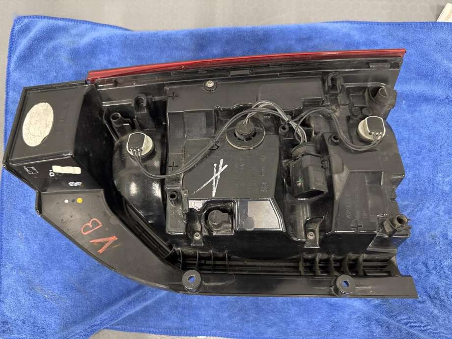 Baklykt venstre til VW Transporter / Caravelle 2015-2019 (T6) (T6) (7E0 945 207 E|)