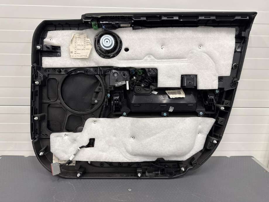 Dørtrekk venstre til Land Rover Range Rover 2013-->> (Type IV)  (LR040531|CK5223943AA|)