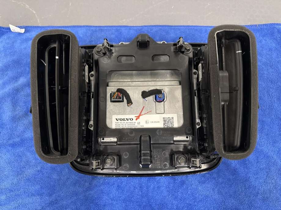 Bilstereo navigasjon skjerm til Volvo XC40 2018-2024 (32316630AA|36010873|)