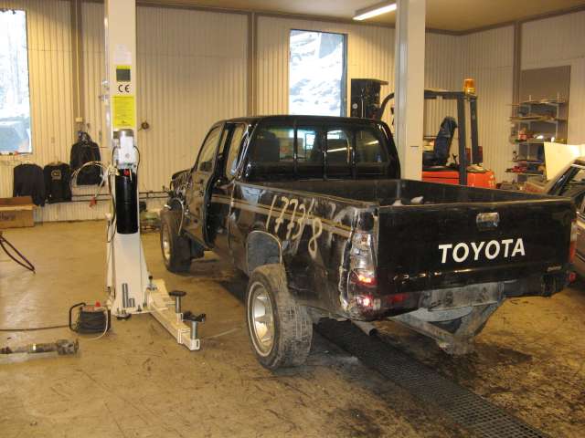 Toyota Hilux 1998-2001 , Motorkode: , Girkassekode: 