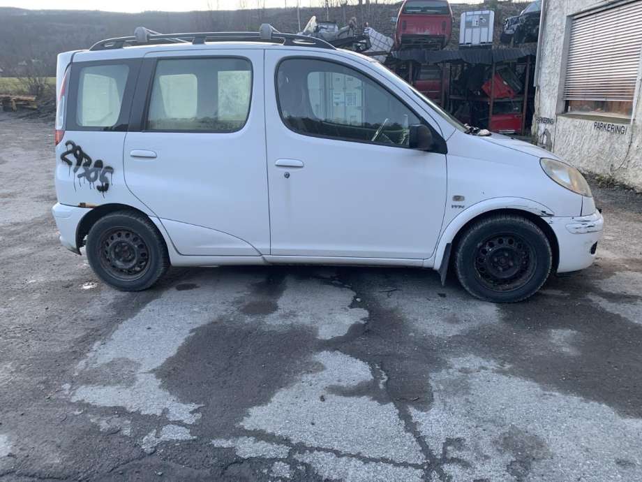 Toyota Yaris Verso 1999-2007 delebil , Motorkode: 2NZ-FE, Girkassekode: 