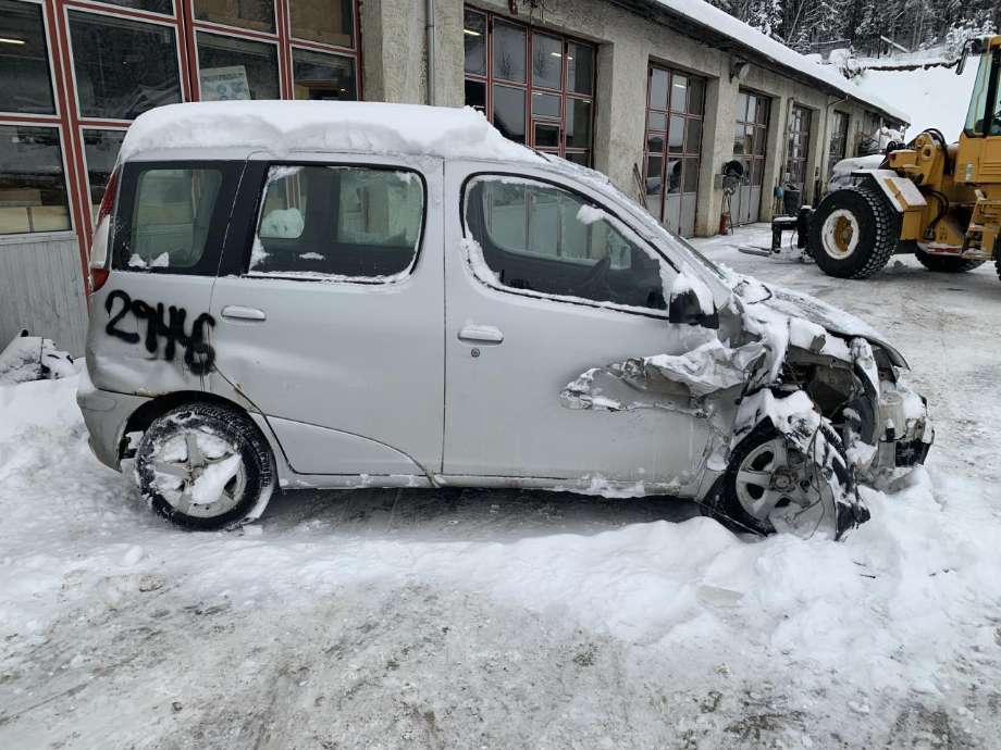 Toyota Yaris Verso 1999-2007 , Motorkode: 2NZ-FE, Girkassekode: