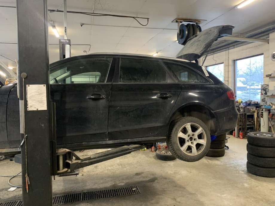 Audi A4 2007-2014 (Type IV) (B8) delebil , Motorkode: CDH, Girkassekode: 
