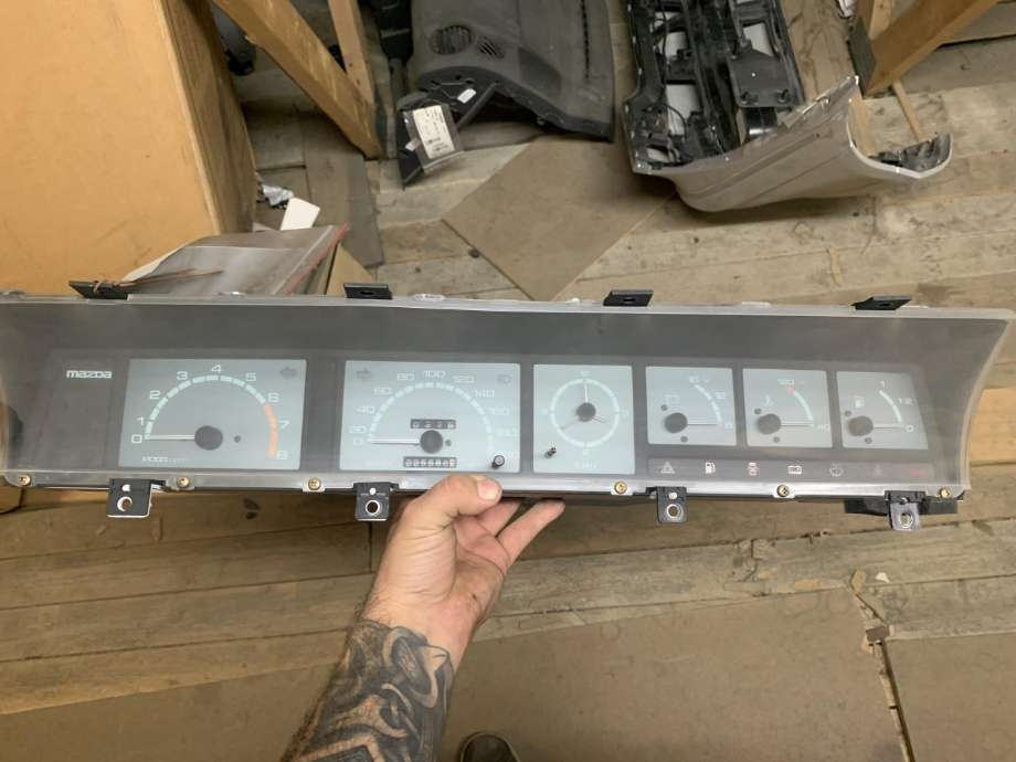 Instrumentpanel til Mazda 929 1979-1991