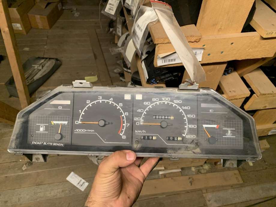 Instrumentpanel til Nissan Bluebird, 1986-1990  