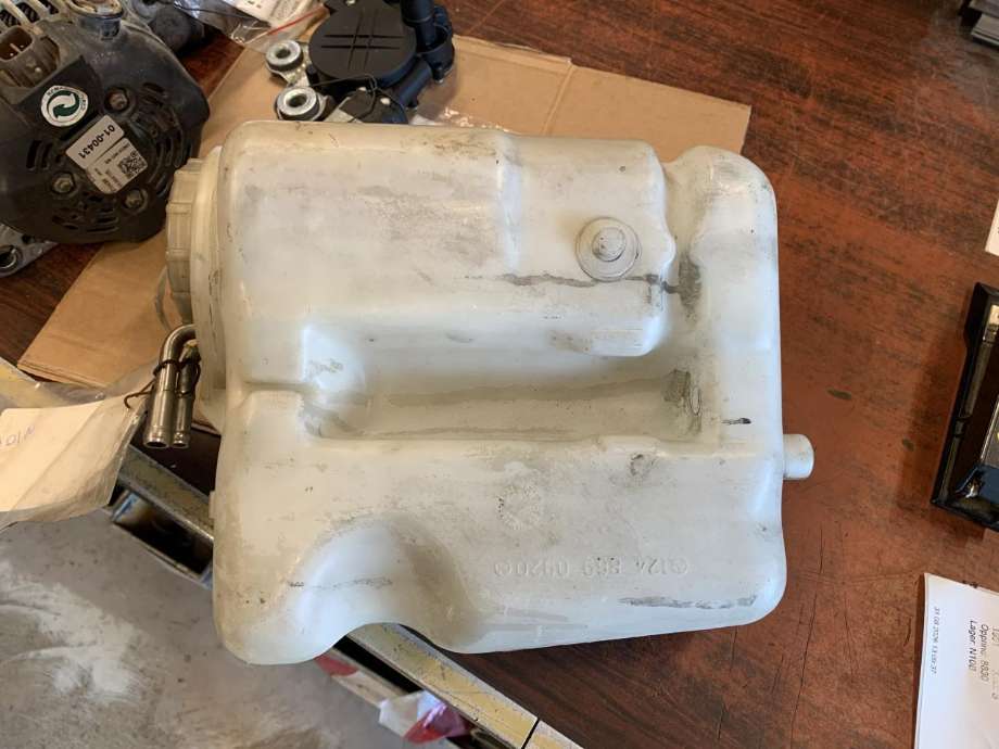 Spylertank foran til Mercedes 124, 1986-1995 (W124) (W124) 