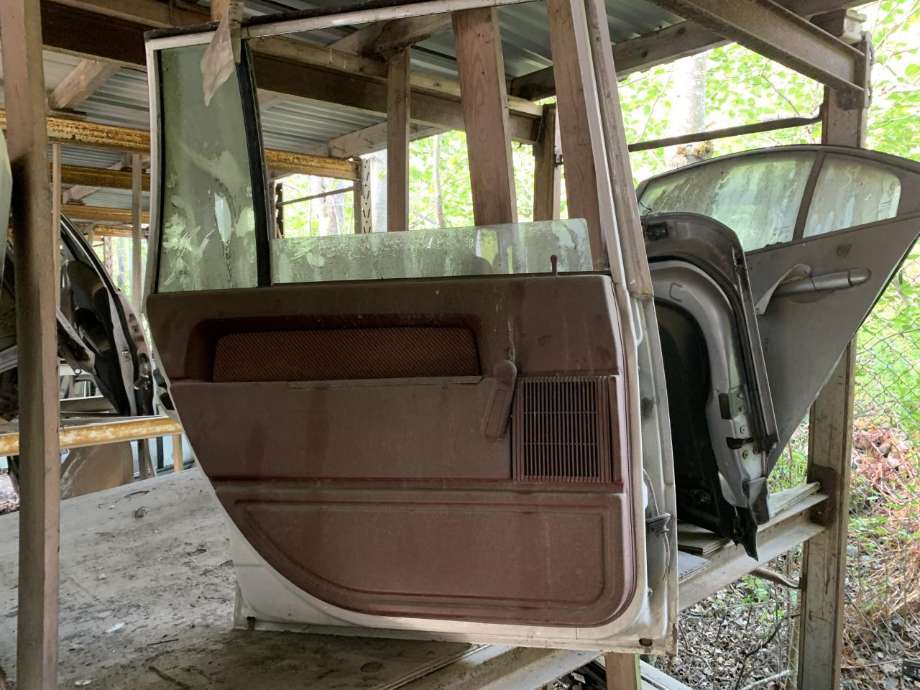 Dør venstre bak til Volvo 740 1984-1987  