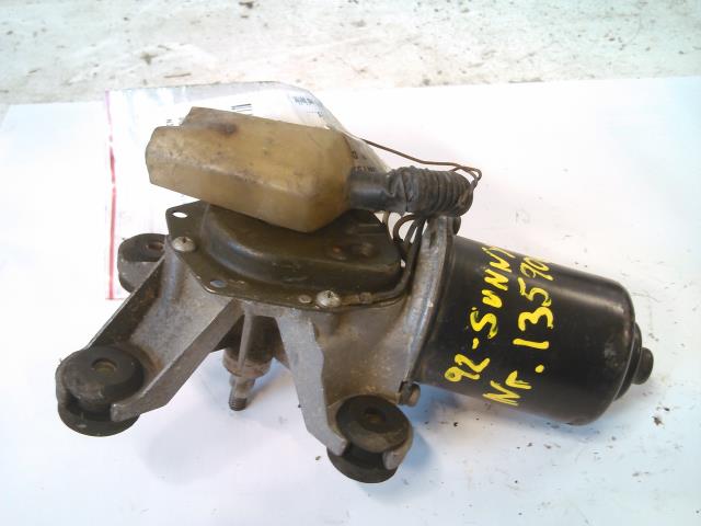 Viskermotor frontrute til Nissan Sunny, 1991-1995 (N14/Y10) (N14/Y10)