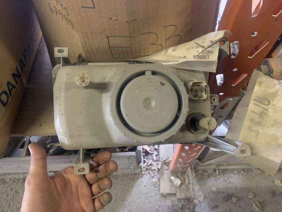 Frontlykt høyre halogen til Volvo 340/360 1982-1989  