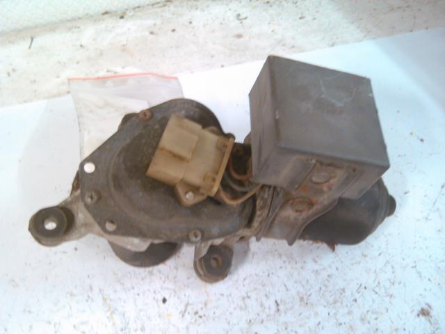 Viskermotor frontrute til Nissan Bluebird, 1985-1986
