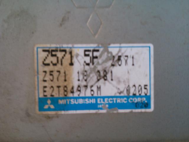 Styreenhet motor til Mazda 323 1995-1998  (MITSUBISHI|E2T84976M|)