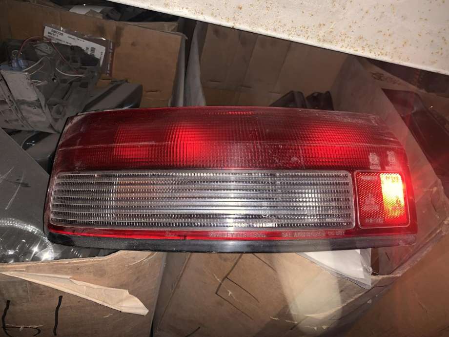 Baklykt venstre til Mazda 323, 1990-1994  