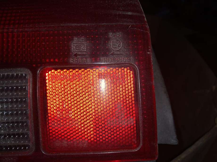 Baklykt venstre til Mazda 323 1990-1994  