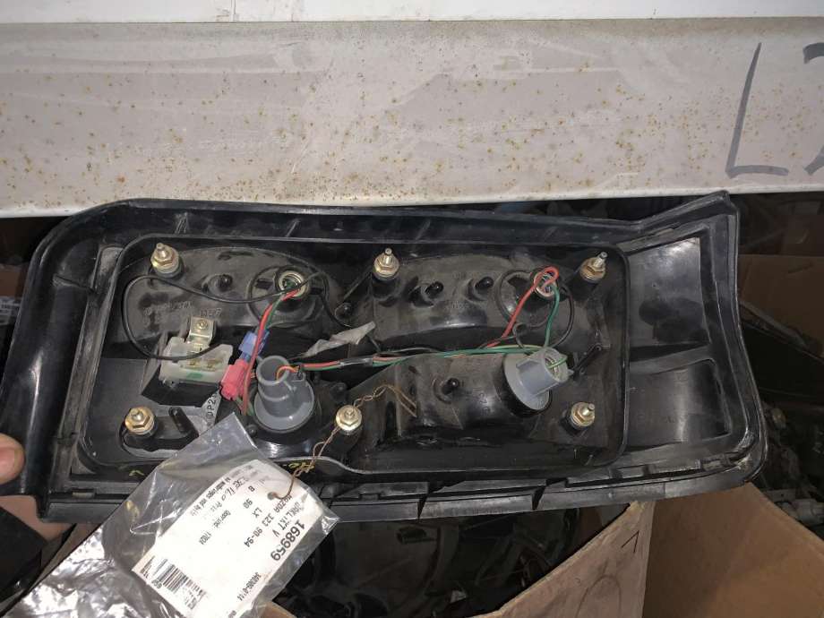 Baklykt venstre til Mazda 323 1990-1994  