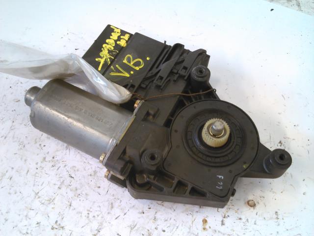 Ruteheis venstre bak til VW Passat 1997-2000 (B5,3B) (B5,3B) (3B9839751CA|)