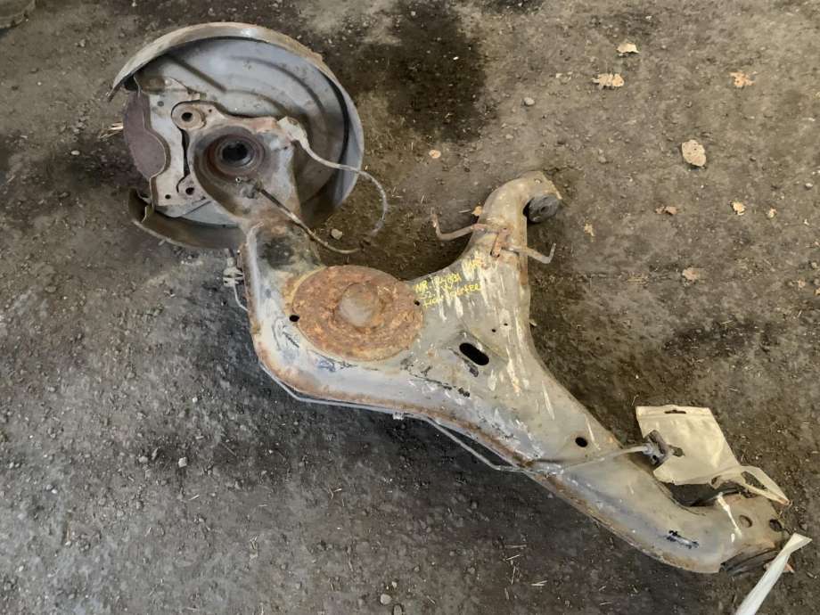 Bærebru venstre bak til VW Transporter / Caravelle 1990-2003 (T4) (T4) 