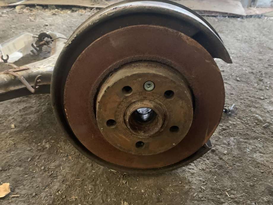 Bærebru venstre bak til VW Transporter / Caravelle 1990-2003 (T4) (T4) 