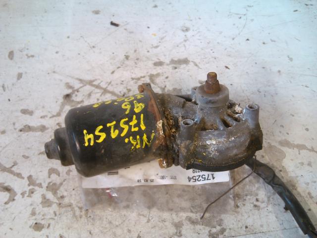 Viskermotor frontrute til Mitsubishi L400, 1997-2002  (MR155232)