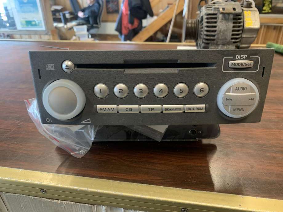 Bilstereo til Mitsubishi Colt, 2004-2008 (Type VII, Fase 1)  (MITSUBISHI|MR587702H8)