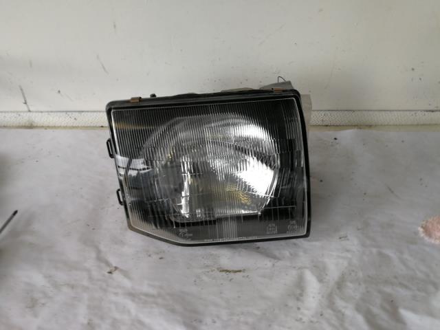 Frontlykt høyre halogen til Mitsubishi Pajero, 1992-1999 (Type II)  