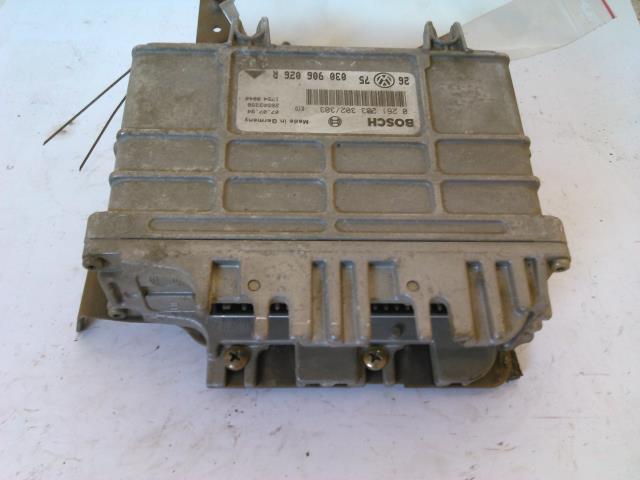 Styreenhet motor til VW Golf III, 1992-1997  (BOSCH|0261203302/303)