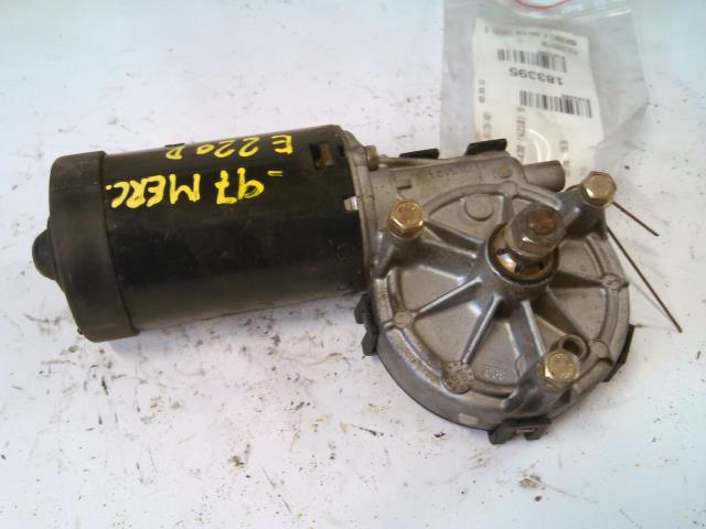 Viskermotor frontrute til Mercedes E-Klasse 1995-2000 (Fase 1) (W210) (W210) (BOSCH|0390241420|)