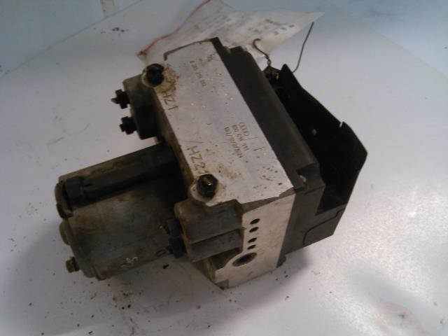 ABS sentral til Audi A4, 1995-1999 (Type I, Fase 1) (B5) (B5) (BOSCH|0 265 214 002)