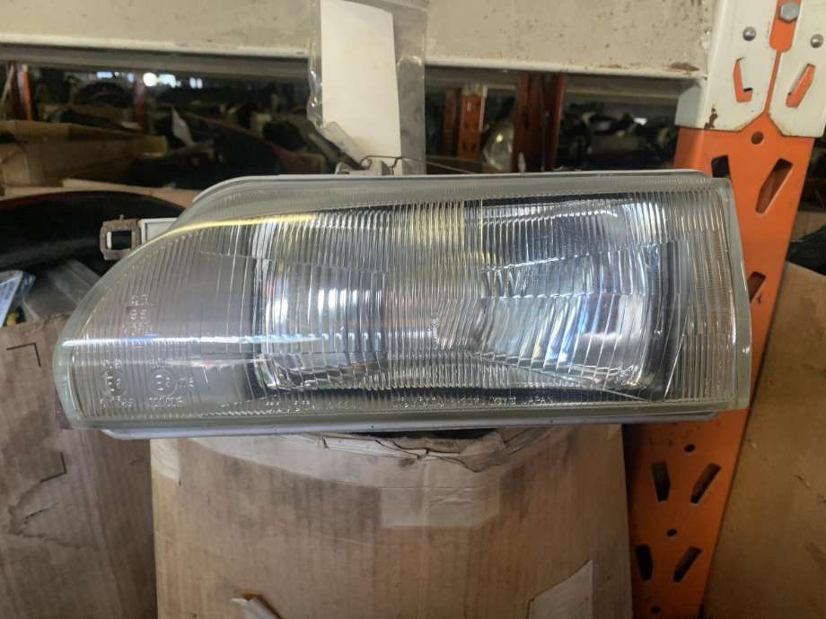 Frontlykt venstre halogen til Toyota Corolla, 1988-1992  
