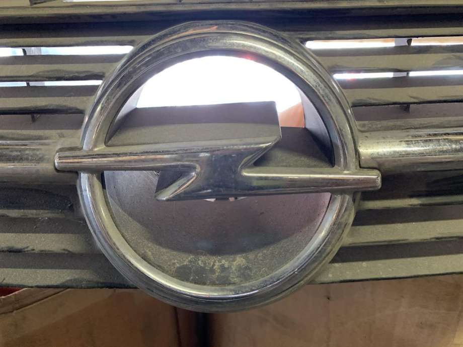 Grill til Opel Omega B 1994-1999  