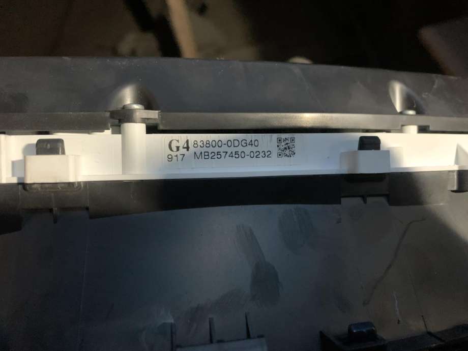 Instrumentpanel til Toyota Yaris 2009-2011 (Type II, Fase 2)  (83800-0DG40|)