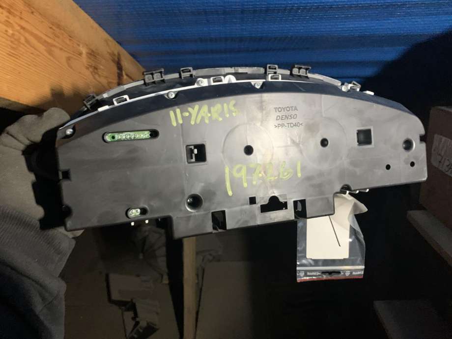 Instrumentpanel til Toyota Yaris 2009-2011 (Type II, Fase 2)  (83800-0DG40|)