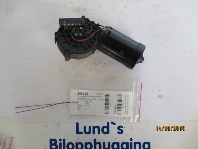 Viskermotor frontrute til Mercedes E-Klasse, 1995-2000 (Fase 1) (W210) (W210) (BOSCH|0390241420)