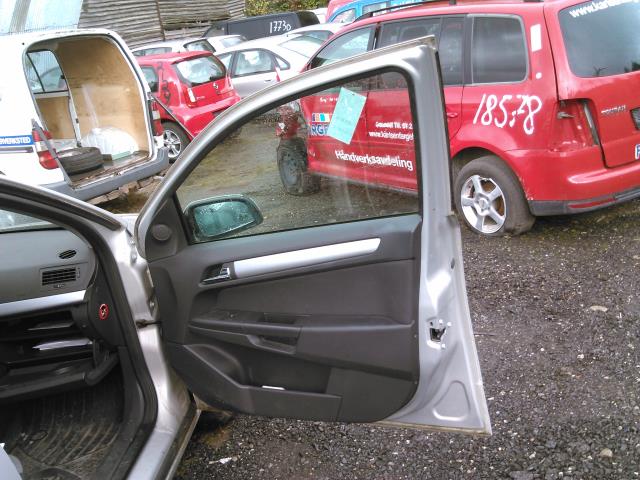 Dør høyre foran til Opel Astra H 2004-2009  