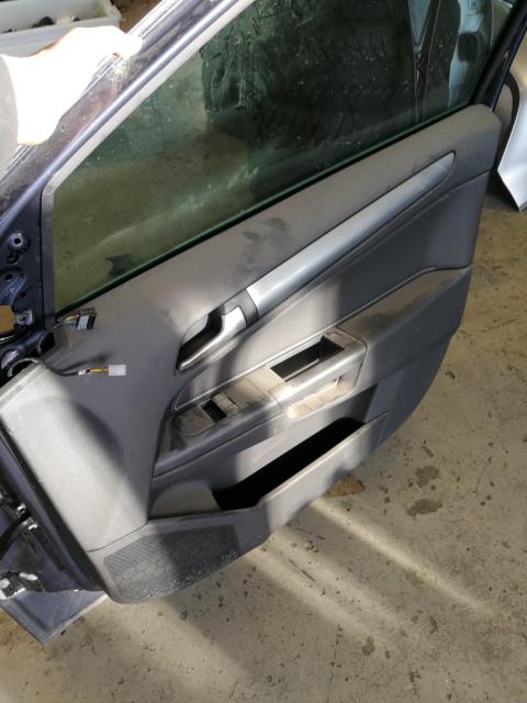 Dør høyre foran til Opel Astra H 2004-2009