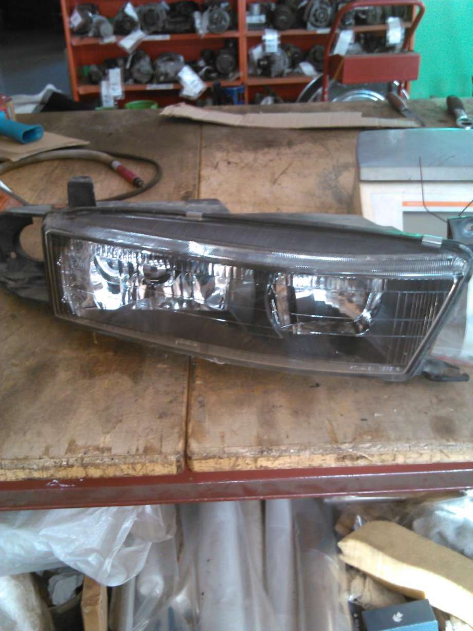 Frontlykt høyre halogen til Mitsubishi Galant, 1997-2000 (Type VII, Fase 1)
