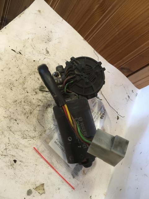 Viskermotor frontrute til Mercedes Sprinter 1995-2006 (903) (903) (0390241345|)