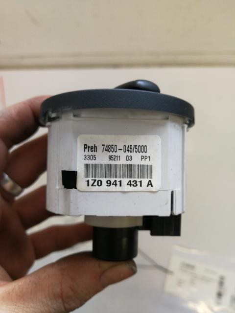 Bryter lys til Škoda Octavia 2005-2008 (Type II, Fase 1)  (PREH|1Z0 941 431 A|)