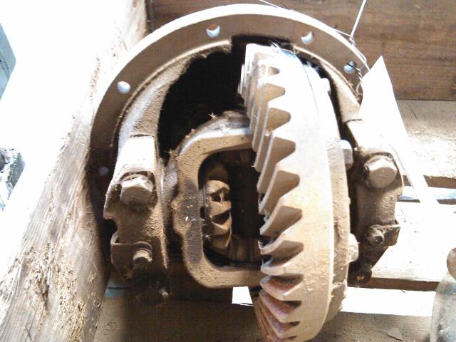 Kardang klokke foran til Nissan Patrol 1987-1998 (Y60) (Y60) 