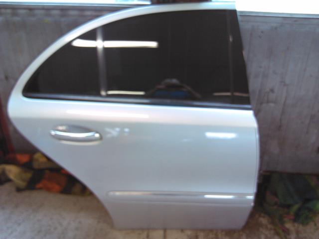 Dør høyre bak til Mercedes E-Klasse, 2002-2006 (Fase 1) (W211) (W211) 