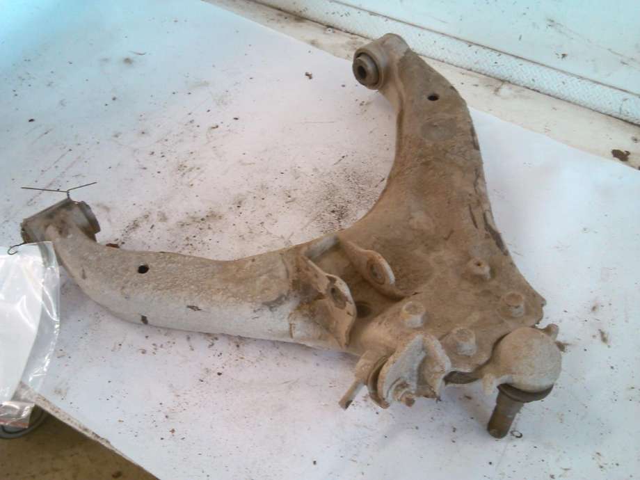 Bærebru venstre foran nedre til Isuzu D-Max, 2012-2017 (Type II, Fase 1)  