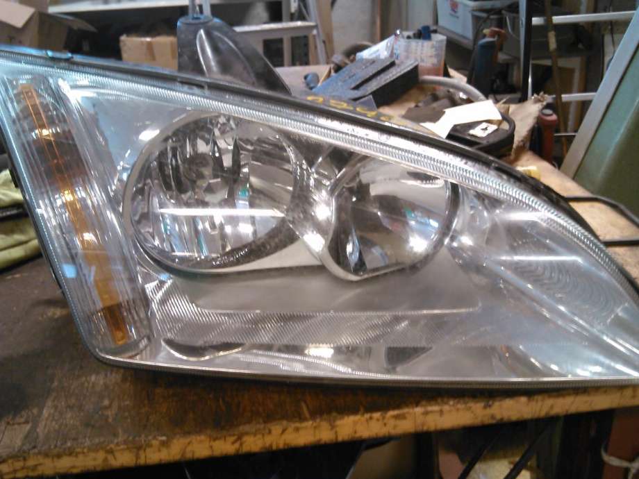 Frontlykt høyre halogen til Ford Focus 2004-2007 (Type II, Fase 1)