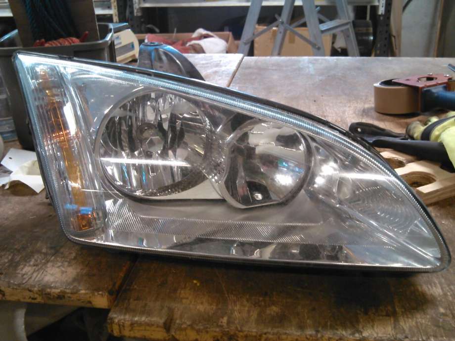 Frontlykt høyre halogen til Ford Focus 2004-2007 (Type II, Fase 1)