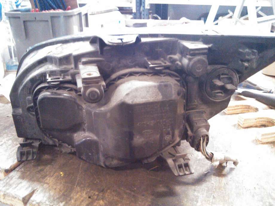 Frontlykt høyre halogen til Ford Focus 2004-2007 (Type II, Fase 1)