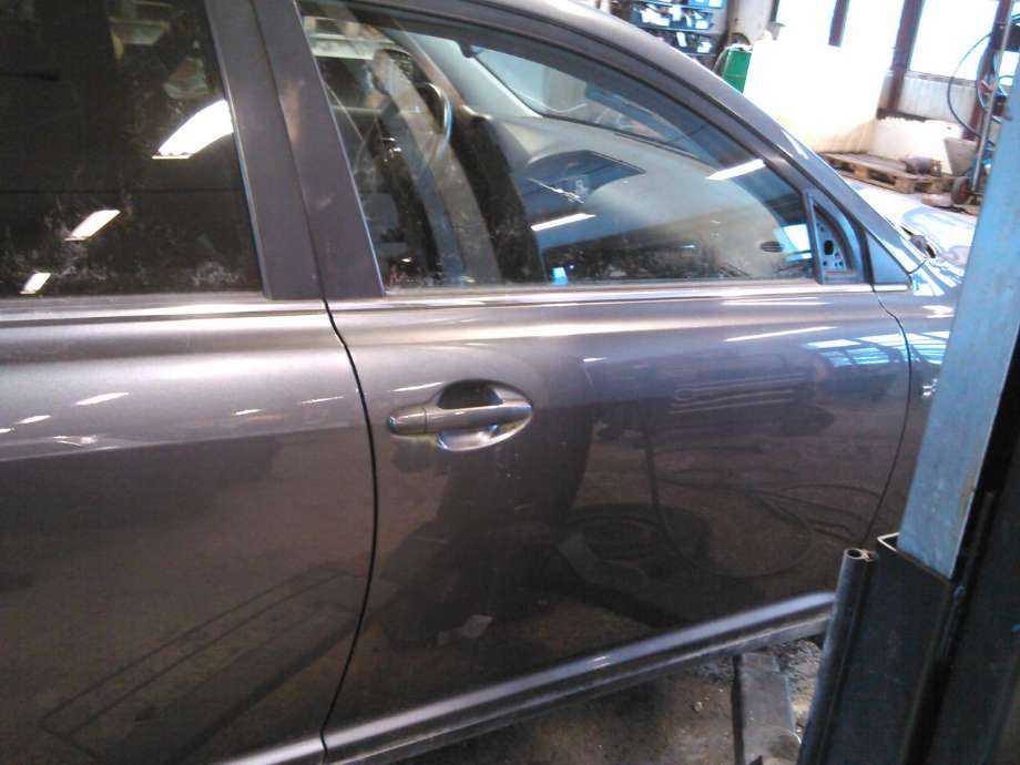 Dør høyre foran til Toyota Avensis, 2003-2008 (Type II)  