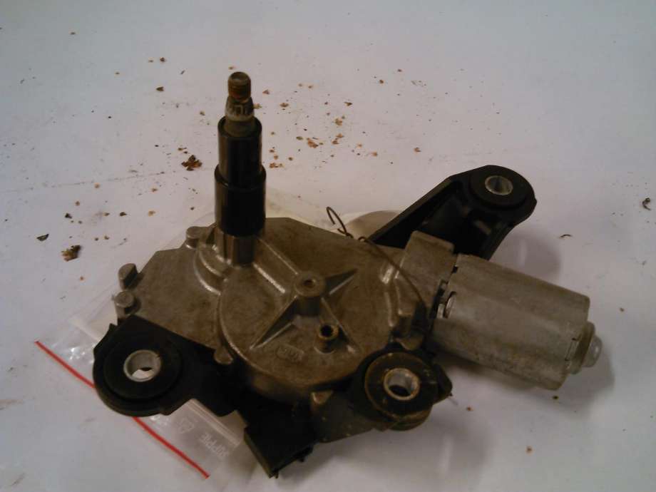 Viskermotor bakrute til Nissan Qashqai, 2007-2010 (Type I, Fase 1)  (BOSCH|0390201820)